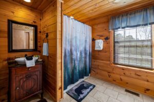 Upper Level Ensuite Full Bathroom